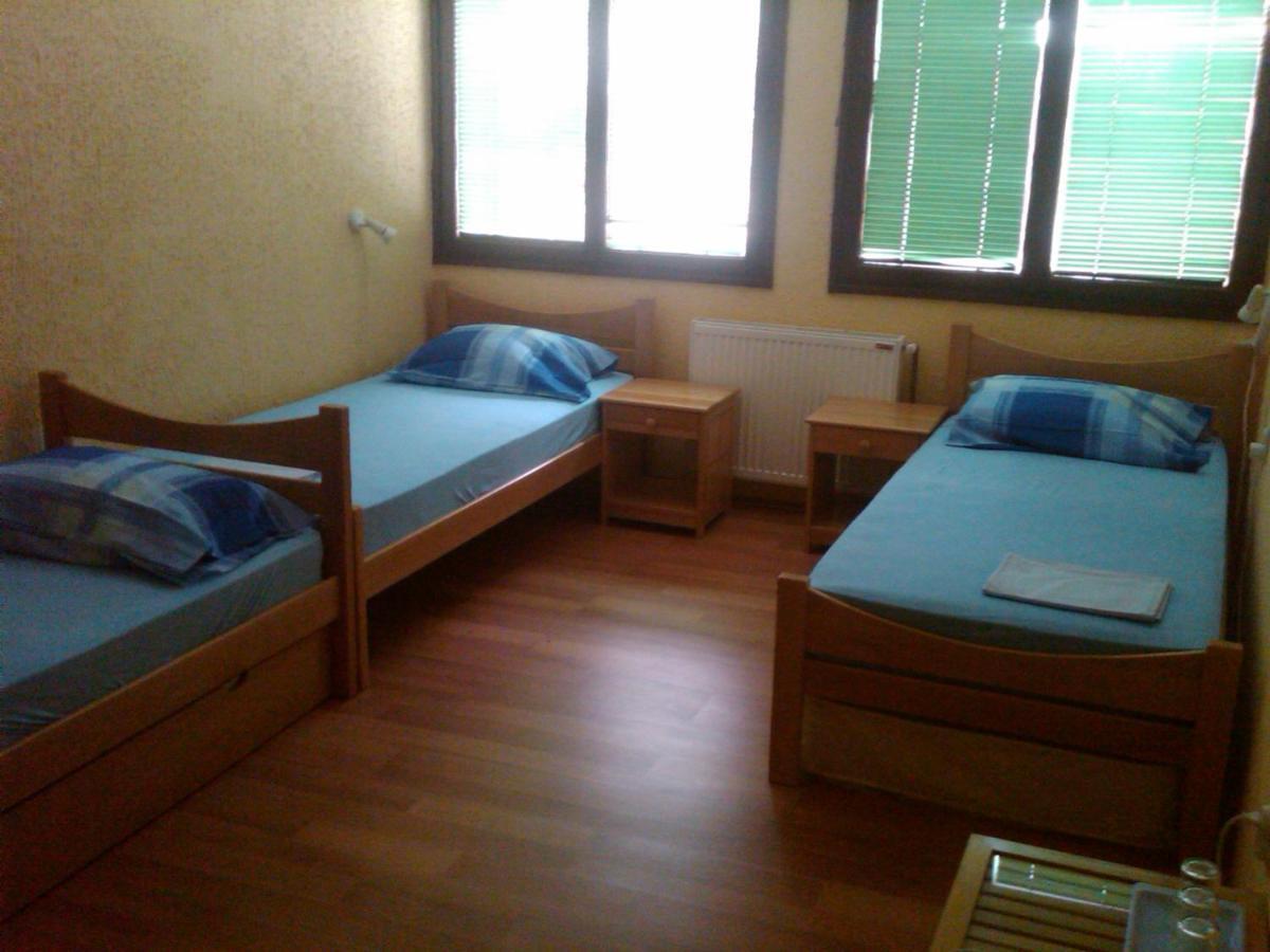 Hostel Av Palanka Kültér fotó